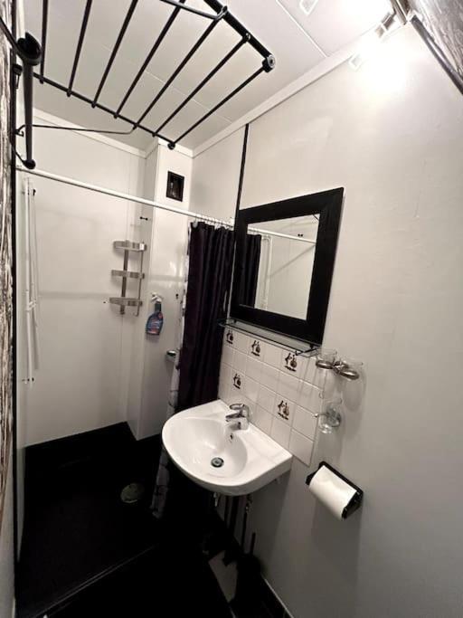 Cozy Apartment In Popular Street Bergen Zewnętrze zdjęcie