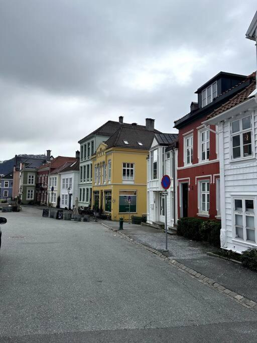 Cozy Apartment In Popular Street Bergen Zewnętrze zdjęcie